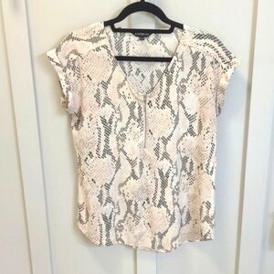Express Snakeskin V-neck Size M